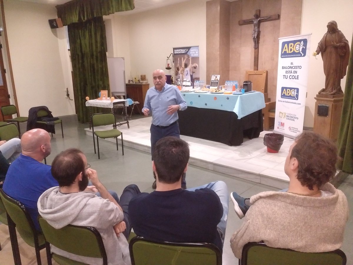 baloncestoABC's tweet photo. "El papel de los padres tiene mucho que ver con aprovechar el deporte como experiencia educativa" @chemabuceta en @ClubPilaristas https://t.co/40IFBRXGv1