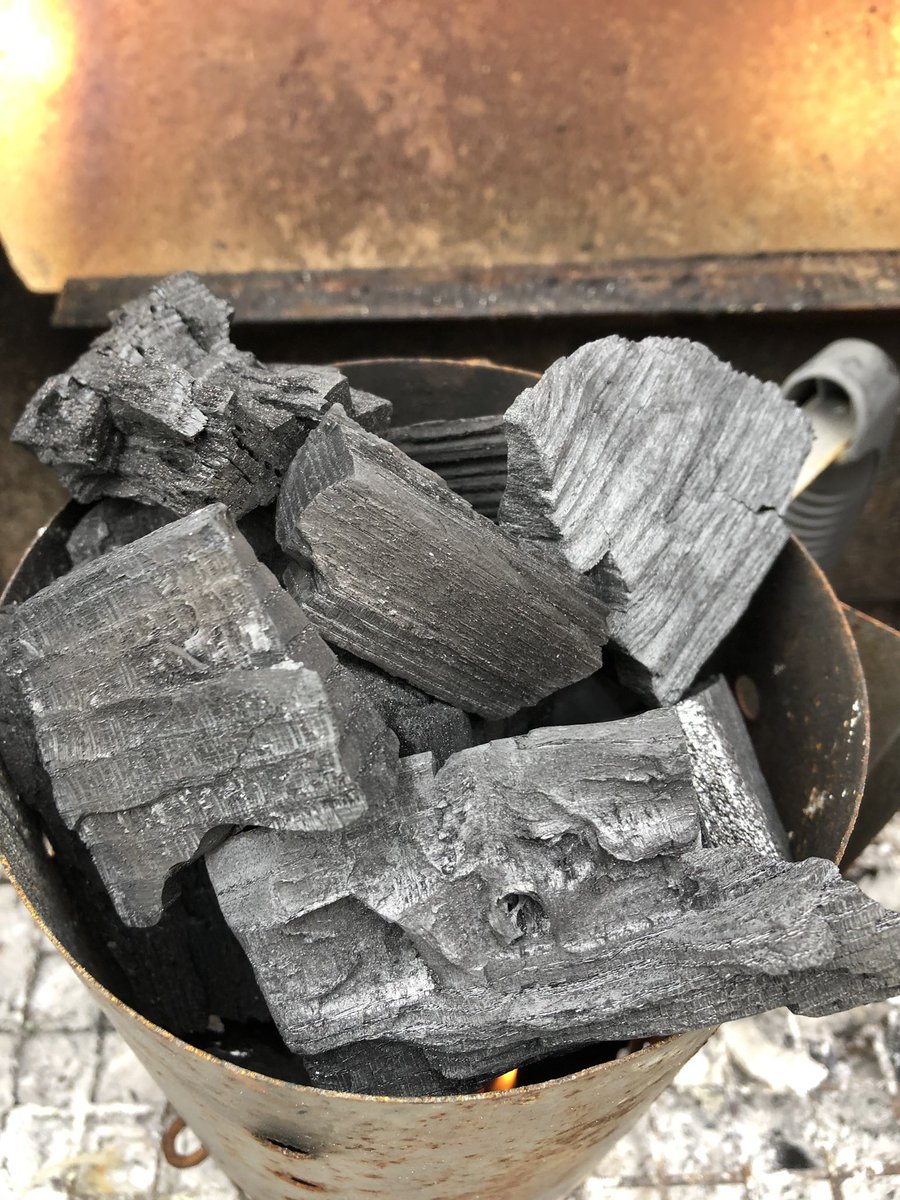 SmokingDragons's tweet image. Some great looking charcoal from our friends @oxfordcharcoal #SingleSpecies #Ash #livefirecooking #backyardsmoker