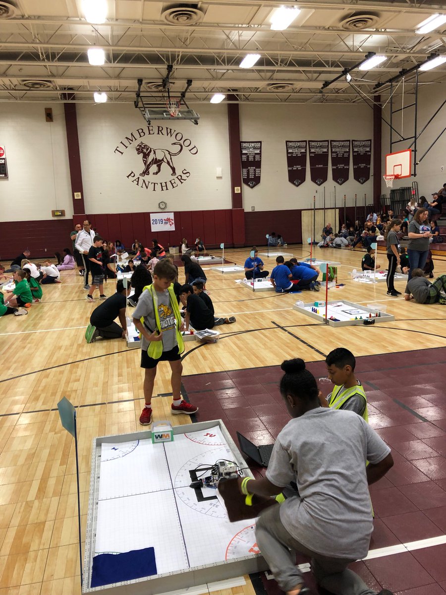 StephCoronado00's tweet image. So much fun today seeing students work hard #HeroRobotics #thxwastemanagement ⁦@Humble_Science⁩