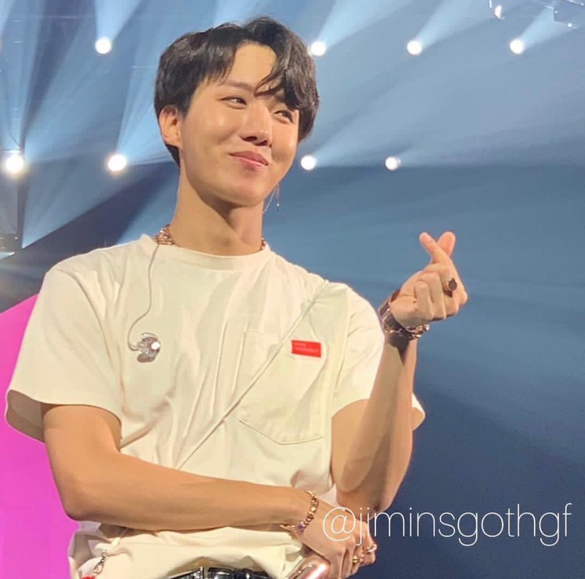 amiamibts1's tweet photo. I need more followers pls if u also need rt this and I will follow you all! 

Team work makes the dream work I purple you all 💜💜
@BTS_twt
#ArmyfollowArmy https://t.co/JztRmiiKZv