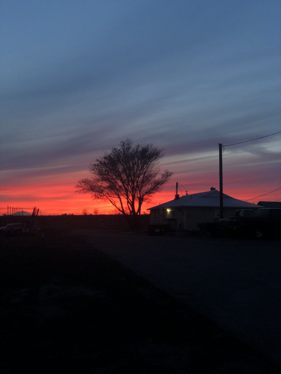 rajeevsnha's tweet photo. A remote WSU Center sometimes has awesome sunset views @WSU_IAREC @WazzuCpaas https://t.co/XRwlBe0r0n