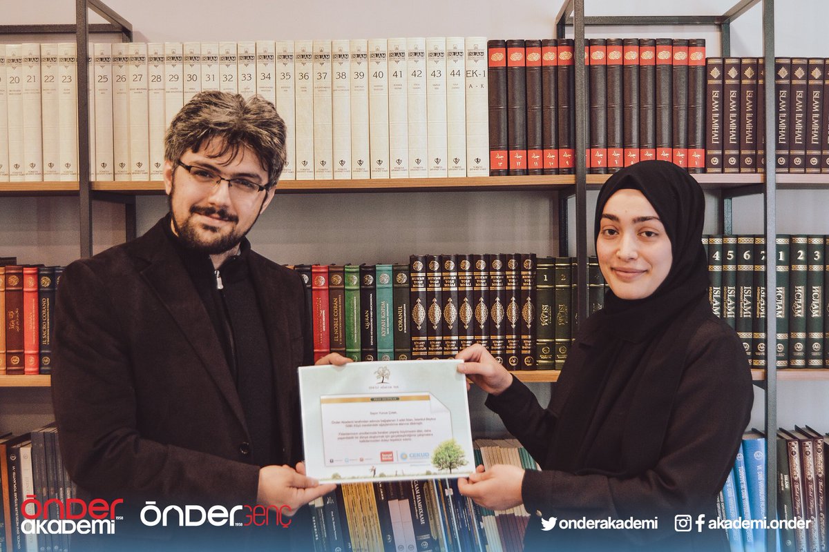 OnderAkademi's tweet photo. Toplum ve Siyaset Modülünde Ar. Gör. Yunus Çolak konuğumuzdu.
Kentsel Planlama ve Siyaset dersinde "Bir tane bile dikili ağacımız yok" dedi ve bunları söylerken adına diktiğimiz fidanlardan habersizdi. 😊 https://t.co/pahoKcdLOE