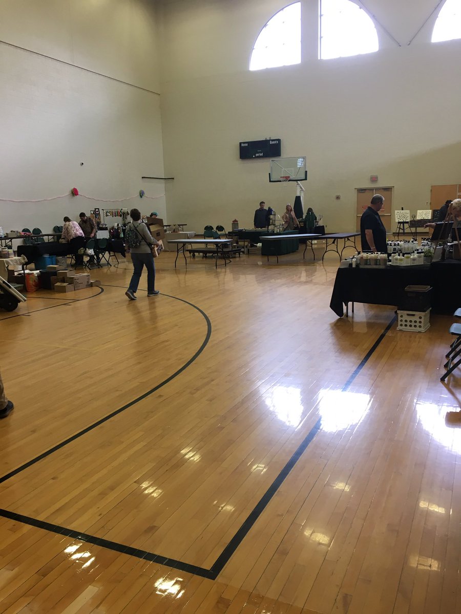 OUMomsFest's tweet photo. WE’RE LESS THAN A HOUR AWAY FROM MOMSFEST 2019!!! #MomsFest19 https://t.co/NMcqIwLQ5c
