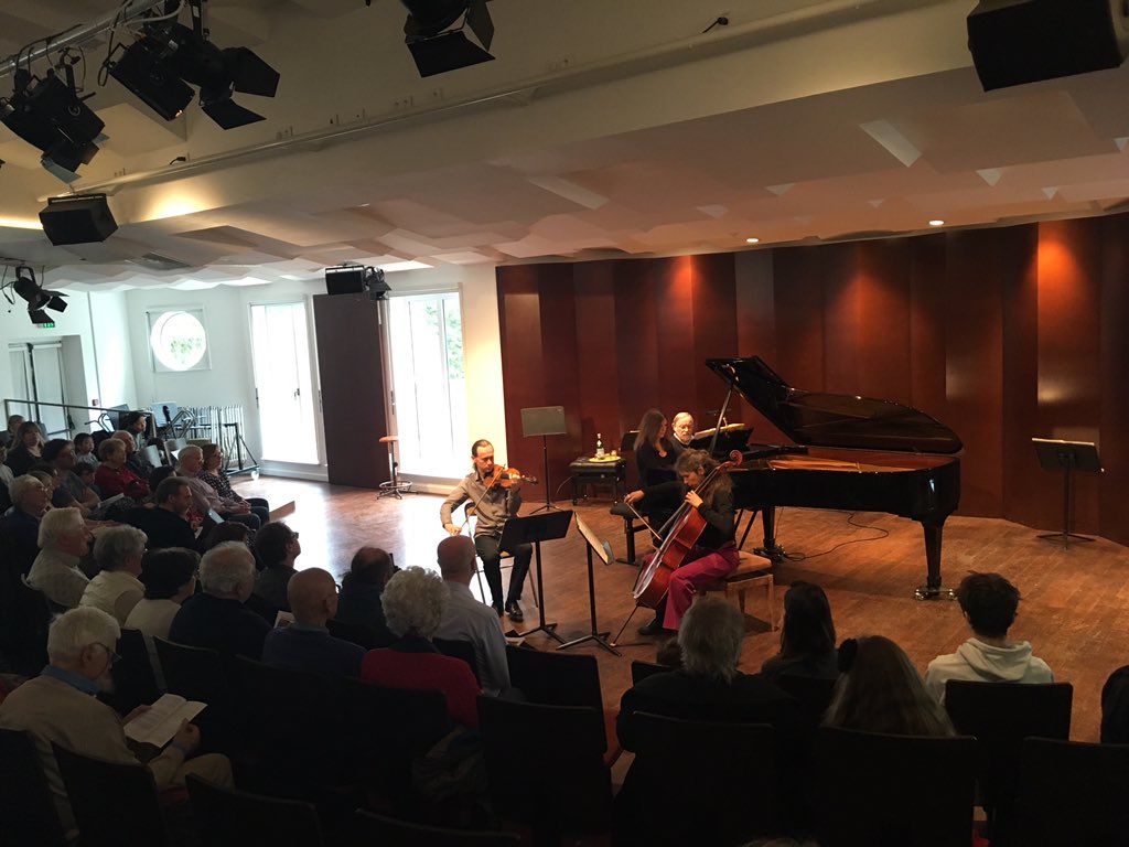 ludodenis's tweet photo. Trio violon , violoncelle et Piano avec Gael Rassaert, Valérie Dulac, Ancuza Aprodu.
# conservatoire de Saint-Cloud @VilleSaintCloud https://t.co/fAobFZAGdl