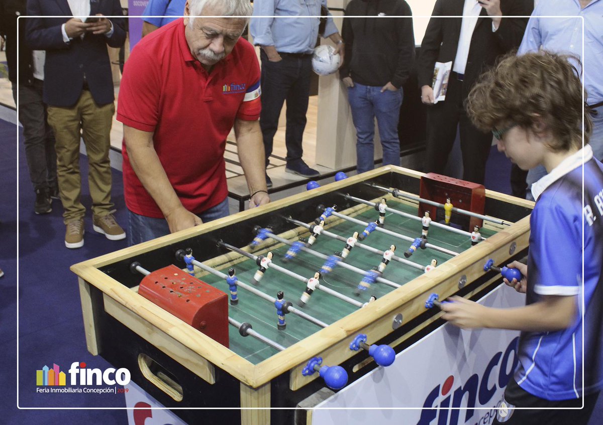FincoOnline's tweet photo. Ya estamos en el tercer día de #Finco2019 con una alta convocatoria de familias, quienes están disfrutando de gran feria inmobiliaria, conociendo todos los proyectos en #SurActivo junto a la presencia de Carlos Caszely ¡El rey del m²! 👑 https://t.co/jIngWumtFq