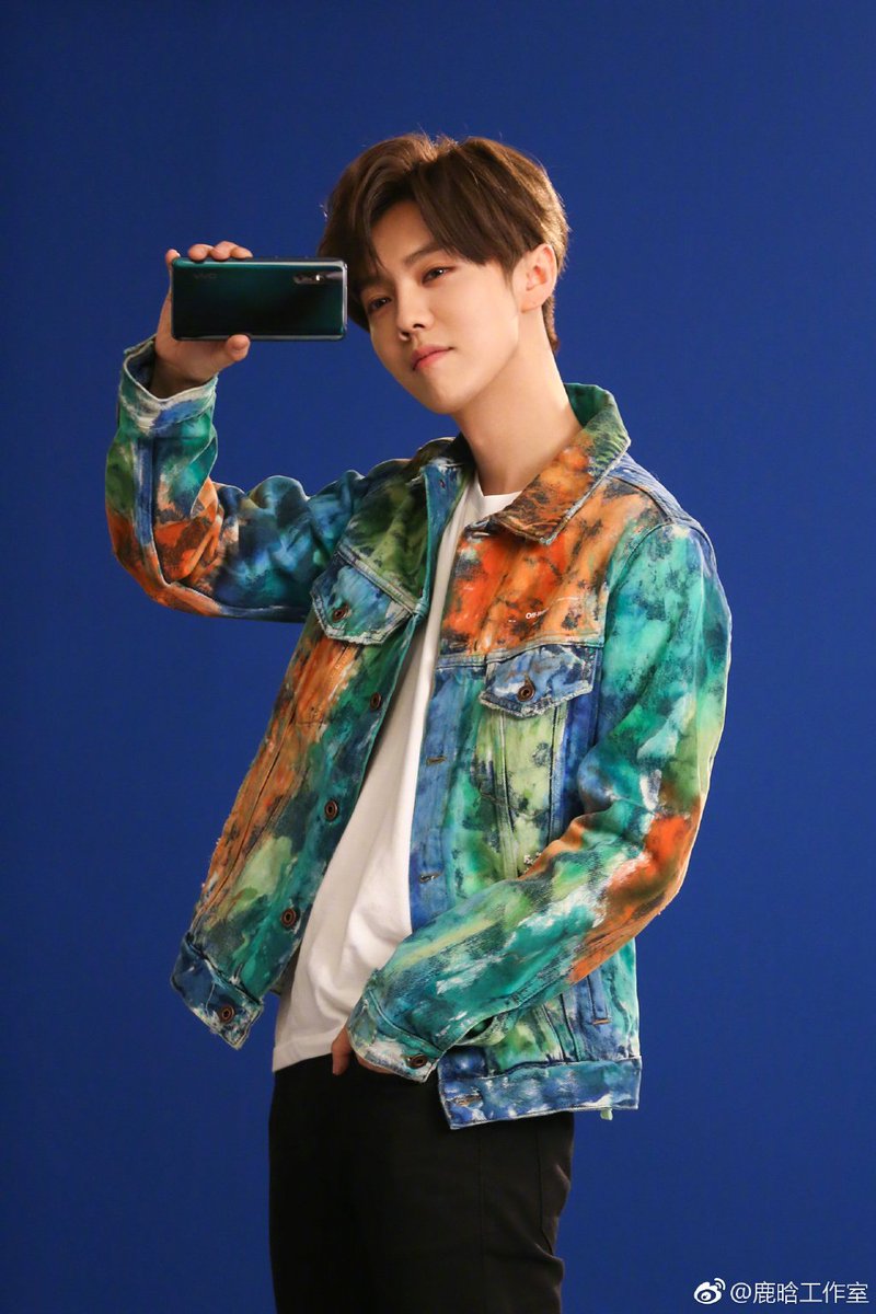 LuHan International tweet media