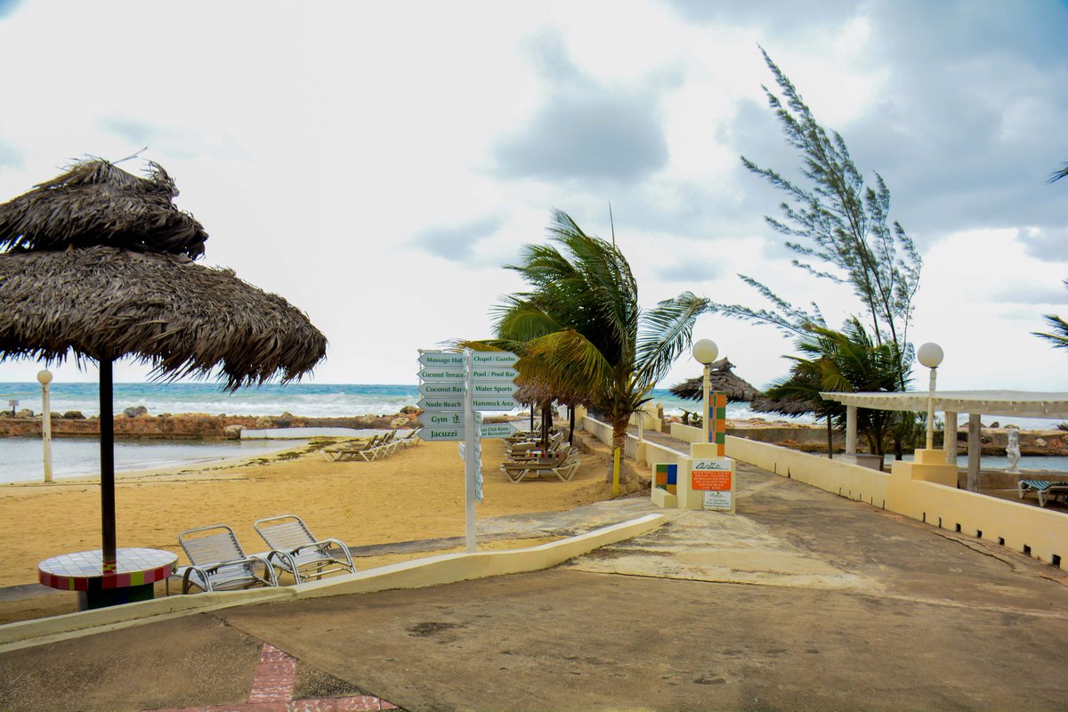 ClubAmbiance's tweet photo. NEED SOMEWHERE QUIET, CLEAN AND A FRIENDLY ENVIRONMENT TO SPEND YOUR NEXT VACATION? CONTACT US AT CLUB AMBIANCE RESORT https://t.co/xf898A8EE9