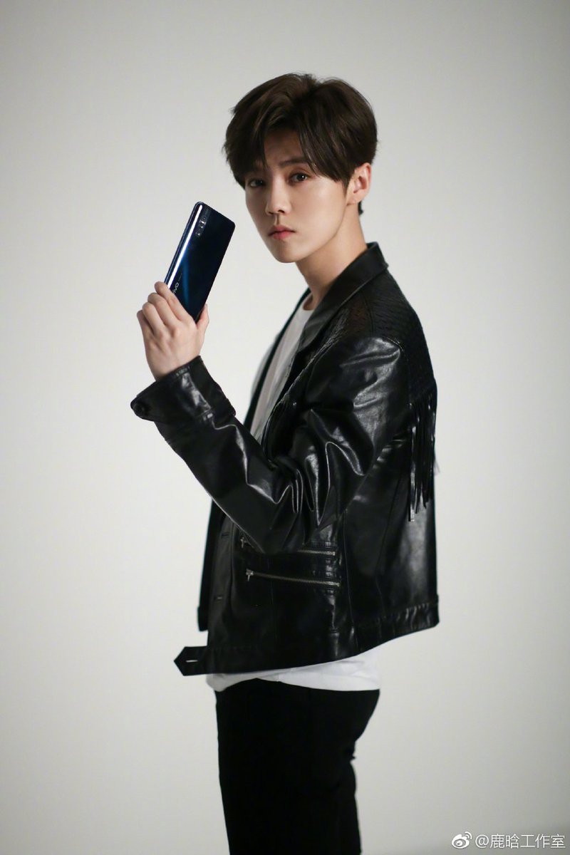 LuHan International tweet media