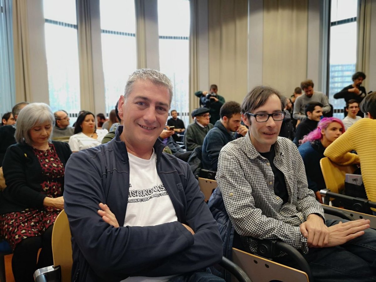 📨 #OrainErrepublikak hautagaitza aurkezten ari gara Zaragozan <a href="/OskarMatute/">Oskar Matute</a>-ren eskutik.

🤝 <a href="/OskarMatute/">Oskar Matute</a> participa en la presentación de la candidatura #AhoraRepúblicas en Zaragoza junto a Dani Lerin (<a href="/Puyalon/">Puyalón de Cuchas</a>), <a href="/Mirellacges/">Mirella Cortès Gès</a> (<a href="/Esquerra_ERC/">Esquerra Republicana</a>) y @MartaRosiqSalt (<a href="/JoventRepublica/">Joventuts d’Esquerra Republicana</a>).