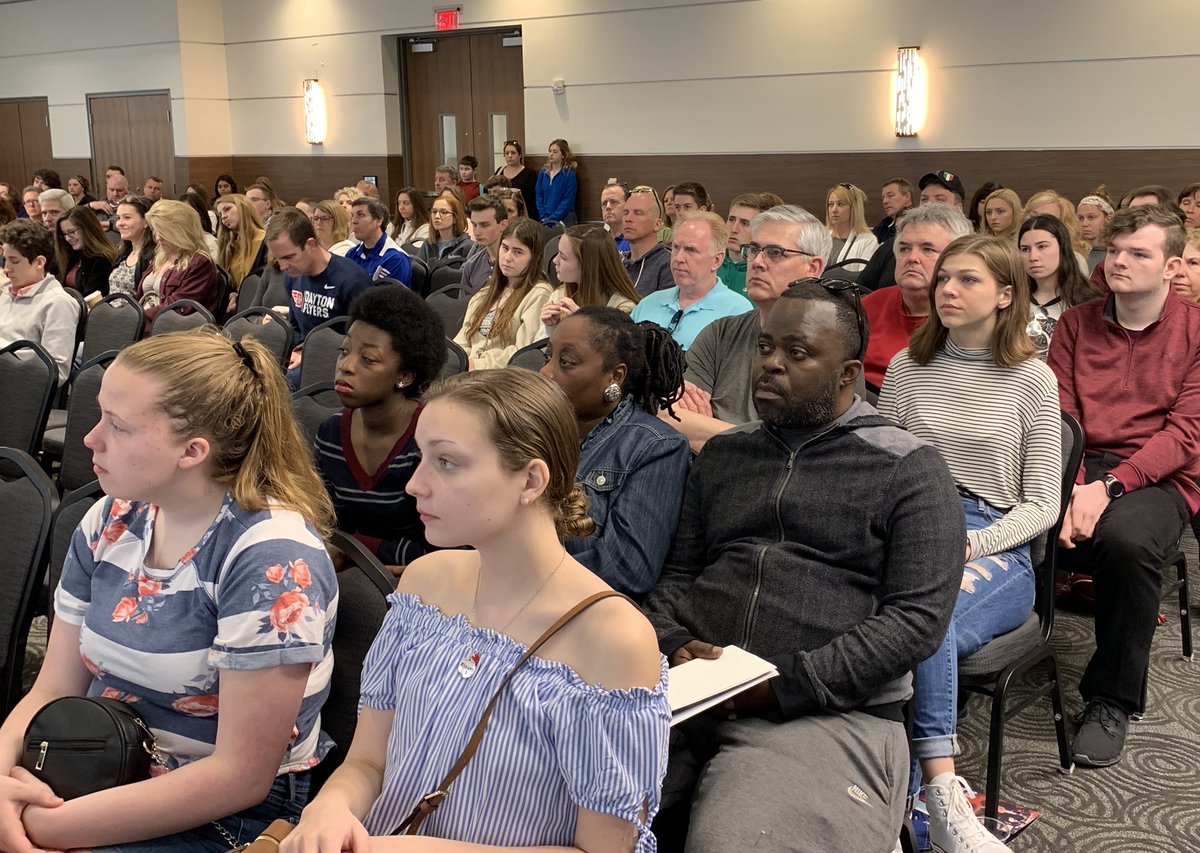 UDaytonCAS's tweet photo. Pierce: Integrated into your @univofdayton arts and sciences education are experimental and applied learning, study abroad and global learning, and a strong @UDaytonAlumni network. #FutureFlyers #visitUD https://t.co/xVTLeiEHHS