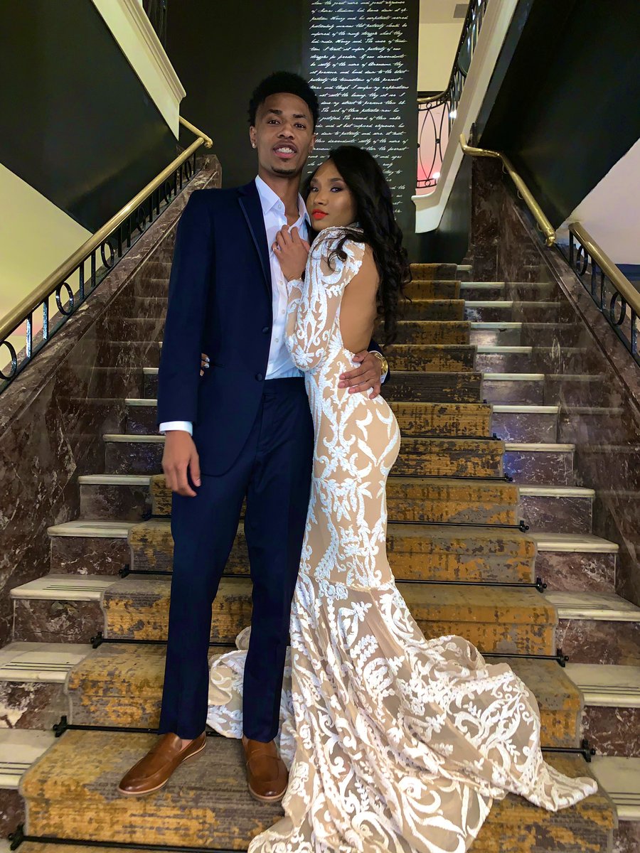 ashantisymonee's tweet photo. Oooops, we did it again π€©πΈ
#Prom2k19 #TheRealStars https://t.co/jVsWbNgRyL
