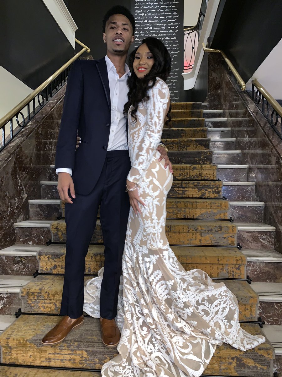 ashantisymonee's tweet photo. Oooops, we did it again π€©πΈ
#Prom2k19 #TheRealStars https://t.co/jVsWbNgRyL