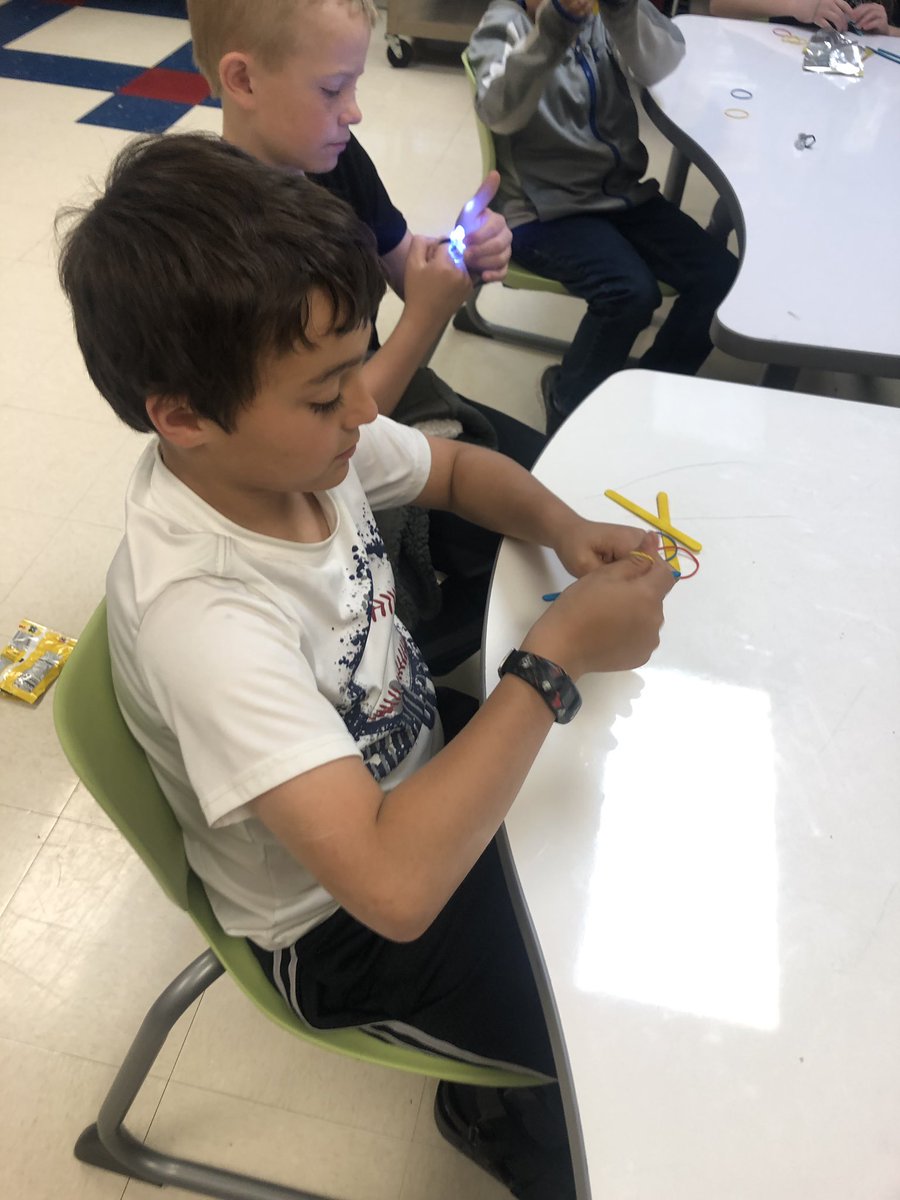 lesleyaswartz's tweet photo. At Math Club last week we build our very own mini-airplanes and runways. We used math to fly the planes and to figure out which numbers keep planes from crashing at the runway crossing. #thisismidwaymath @WoodwayElem https://t.co/cADJ3Rw3B0