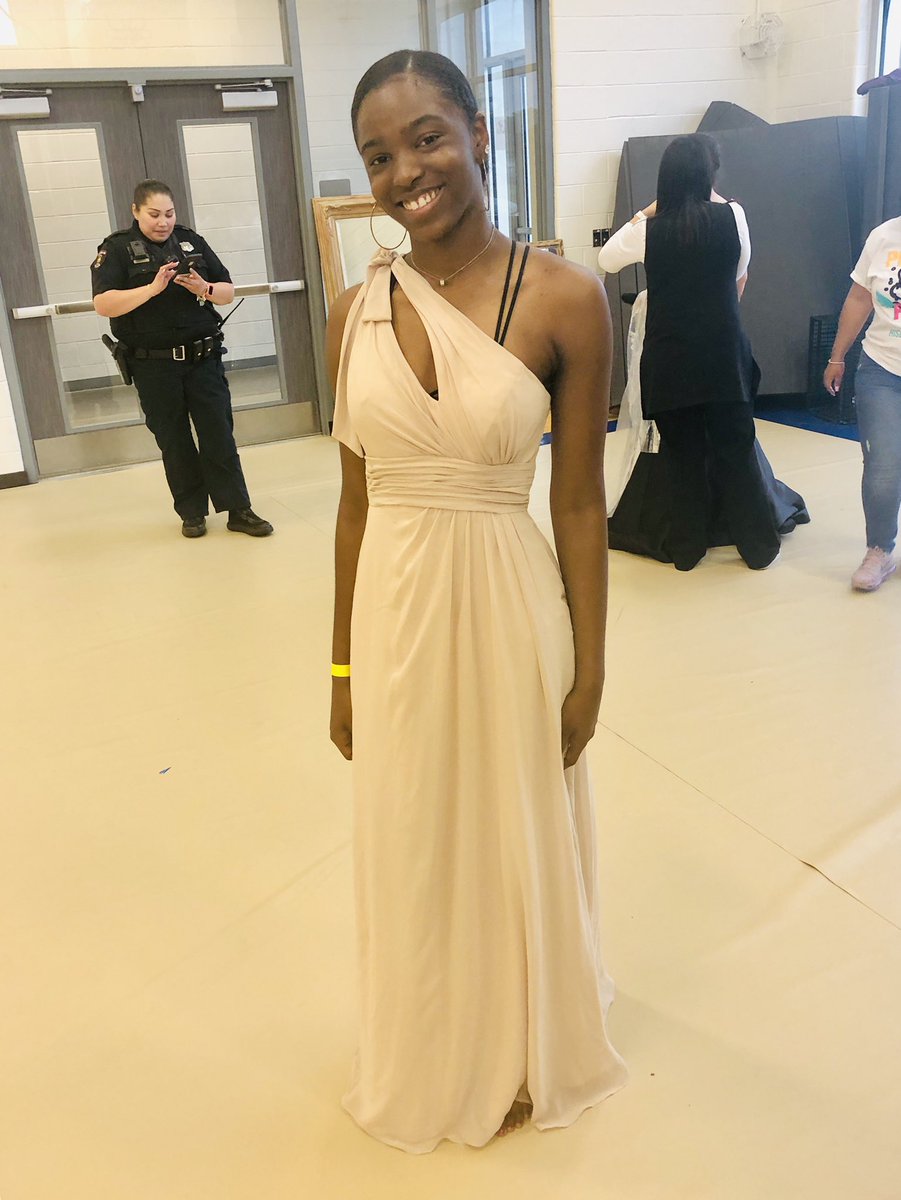 HoustonISD's tweet photo. Sanaa, a Senior @northside_hs, said YES to TWO dresses! Isn’t she STUNNING?! #HISDProjectProm2019 https://t.co/5jW5WHXfO7