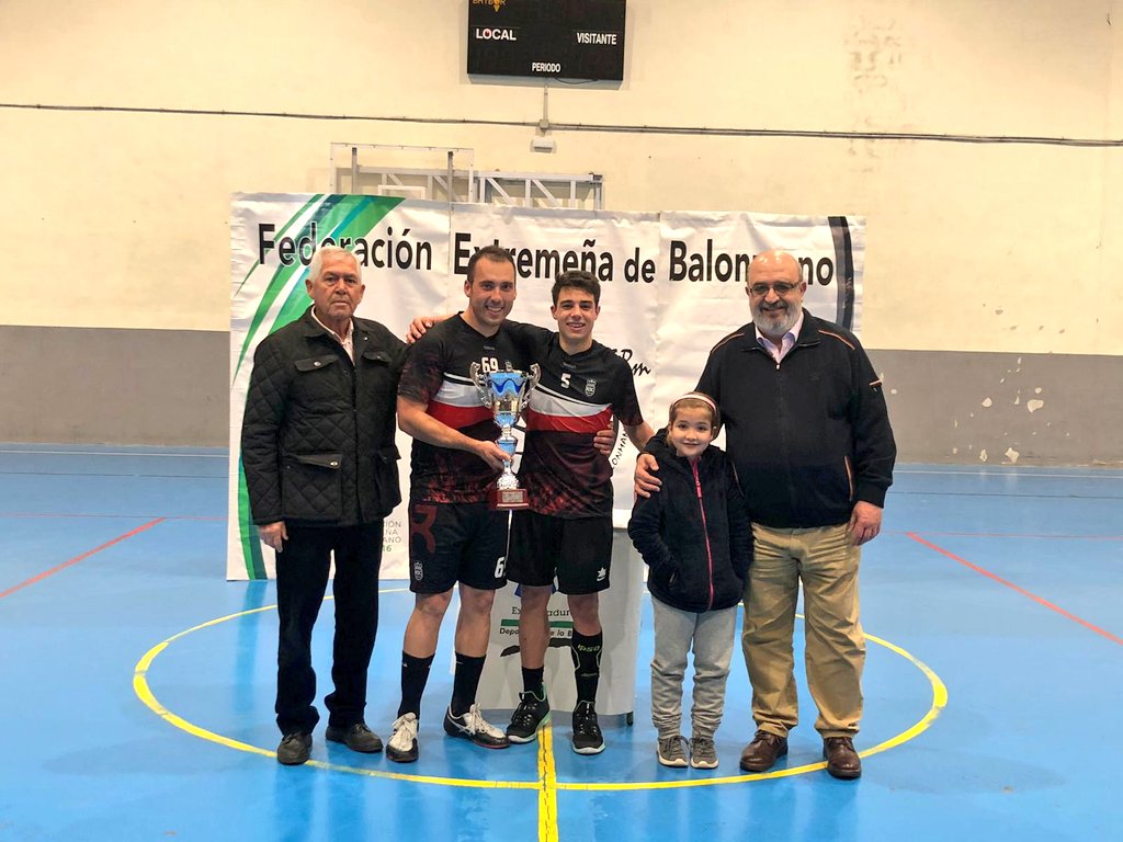 fexbm's tweet image. El club @BmCalamonte se proclama campeón del Campeonato de 2ª división nacional masculina de #balonmano 2018-19. Subcampeón @BMPaideu.