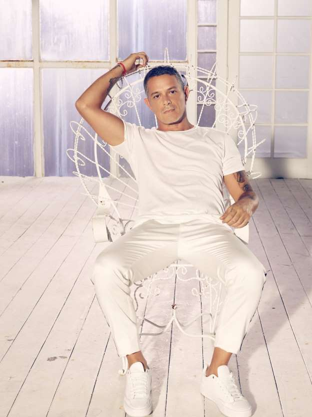 radiofanatica_'s tweet photo. "LOS LUGARES" @AlejandroSanz feat @Residente
#LosSabadosSonDeAle #ELDISCO
https://t.co/fJPoAfgkag | ❤️💿
Y por eso, dama, hago el #intento que siempre
me invento que son mi #zapato' lo' que andan por ti
Yo llego, #derrapo, mojado y cansado! https://t.co/JRxMmh2cZz