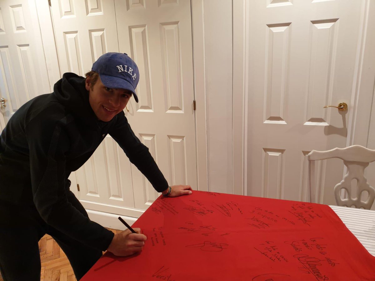 APTorosBejar's tweet photo. También hoy a puesto su firma en nuestra muleta un novillero de los que tenemos ganas de ver, @A_Mora_7
Gracias y mucha suerte para esta temporada que está entrando.
#SORTEO #SorteoMuleta #SORTEOMuletaAPTorosBejar https://t.co/0Ys34pY3m1
