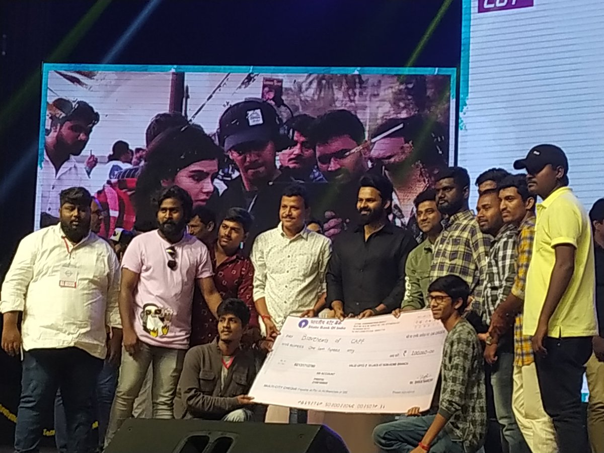 ShekarSdt's tweet photo. Rs.1,00,000/- cheque presented by Mega fans to "Brave hearts of CAPF ( Central Armed Police Forces) 
at #ChitralahariPreReleaseFunction. 👏👏👏 @IamSaiDharamTej https://t.co/zERYfjGieH https://t.co/p5YaOeG6yO