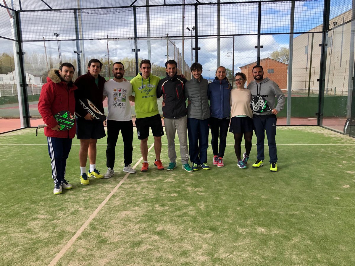 Padel_UAM's tweet photo. Tras mucho sufrimiento logramos sacar la jornada adelante!! 🥶 https://t.co/lPlzu0xDmh