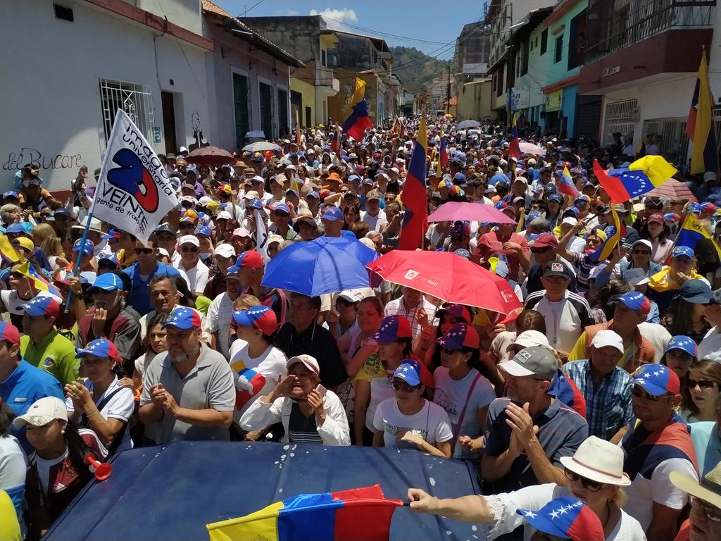 leoperiodista's tweet photo. #6Abr #Mérida protesta por su derecho a una vida digna. https://t.co/63awjWAaNc