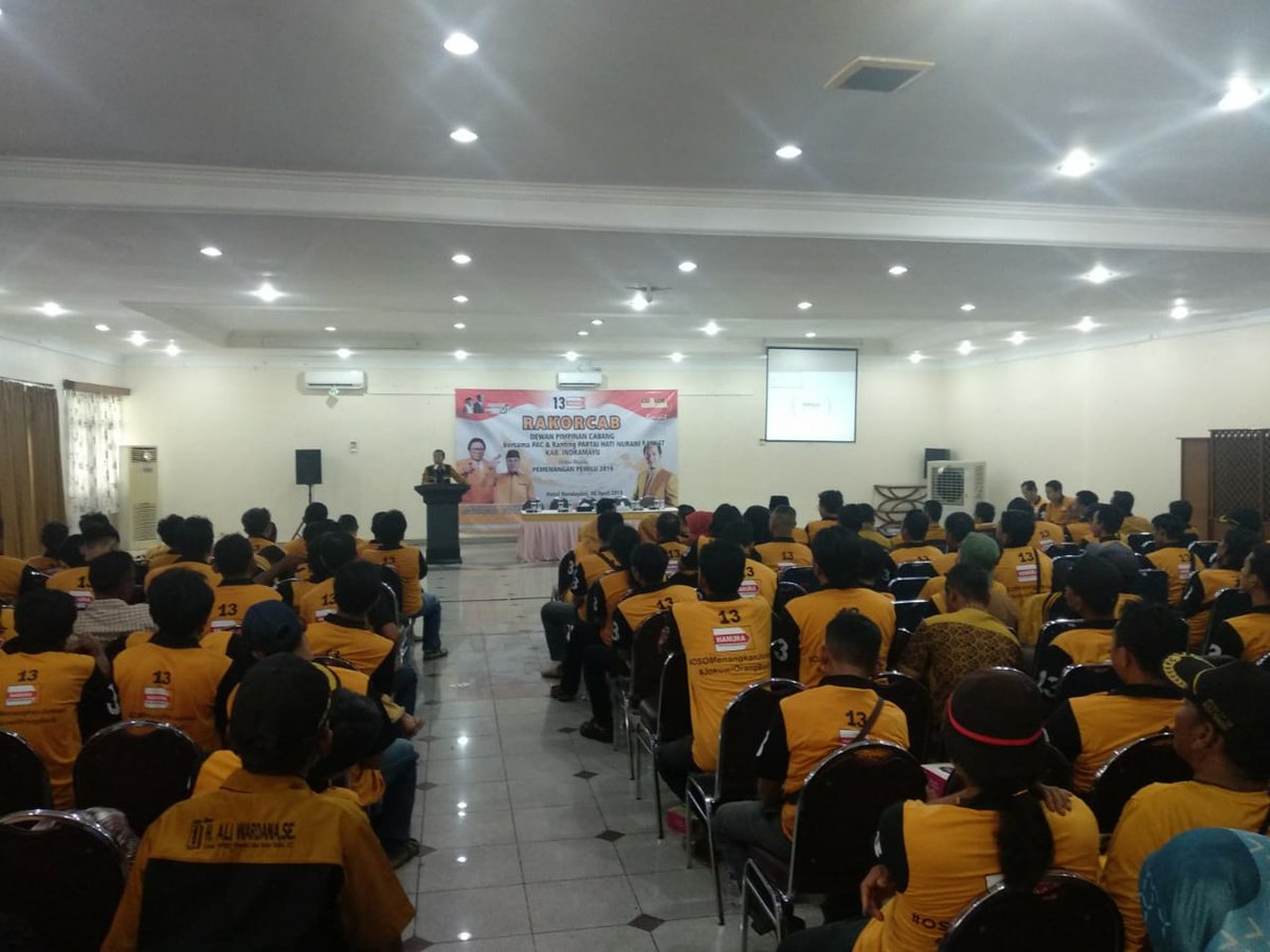 SudiroAsno's tweet photo. Hari ini saya memberikan pengarahan kepada seluruh kader Hanura di Kab. Indramayu pada rangkaian kegiatan Rakorcab DPC kab. Indramayu. Saya menghimbau kepada seluruh kader baik itu caleg, simpatisan dll agar bergerak dana memenangkan caleg2 Hanura baik untuk di RI dan di Kab. IM. https://t.co/U5C54BjkwX