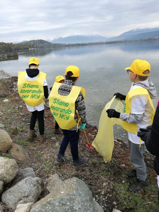 CittaMetroTO's tweet photo. #6aprile #puliamoillago #viverone Un successo di partecipanti all'iniziativa di @LegambientePVDA e @CittaMetroTO Progetto #VisPo con i Comuni di #Azeglio, #Piverone, #Viverone, #Roppolo e #AliceCastello, tutti sottoscrittori del #ContrattodiLago
#trashtagChallenge https://t.co/oK0NHMI3AK
