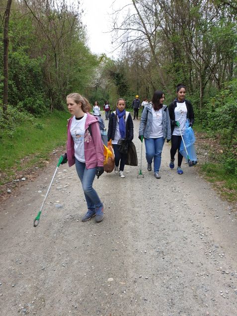 CittaMetroTO's tweet photo. #6aprile #puliamoillago #viverone Un successo di partecipanti all'iniziativa di @LegambientePVDA e @CittaMetroTO Progetto #VisPo con i Comuni di #Azeglio, #Piverone, #Viverone, #Roppolo e #AliceCastello, tutti sottoscrittori del #ContrattodiLago
#trashtagChallenge https://t.co/oK0NHMI3AK