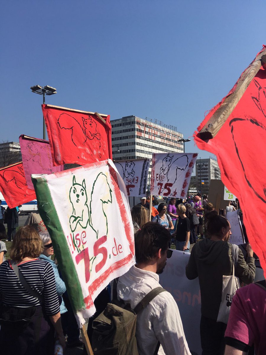 else75bleibt's tweet photo. „Gemeinsam gegen #Verdrängung und #MIETENWAHNSINN“ auch wir, die #Else75 aus #Neukölln, sind bei der Demo in #Berlin dabei. https://t.co/ig9Mgl7ol9