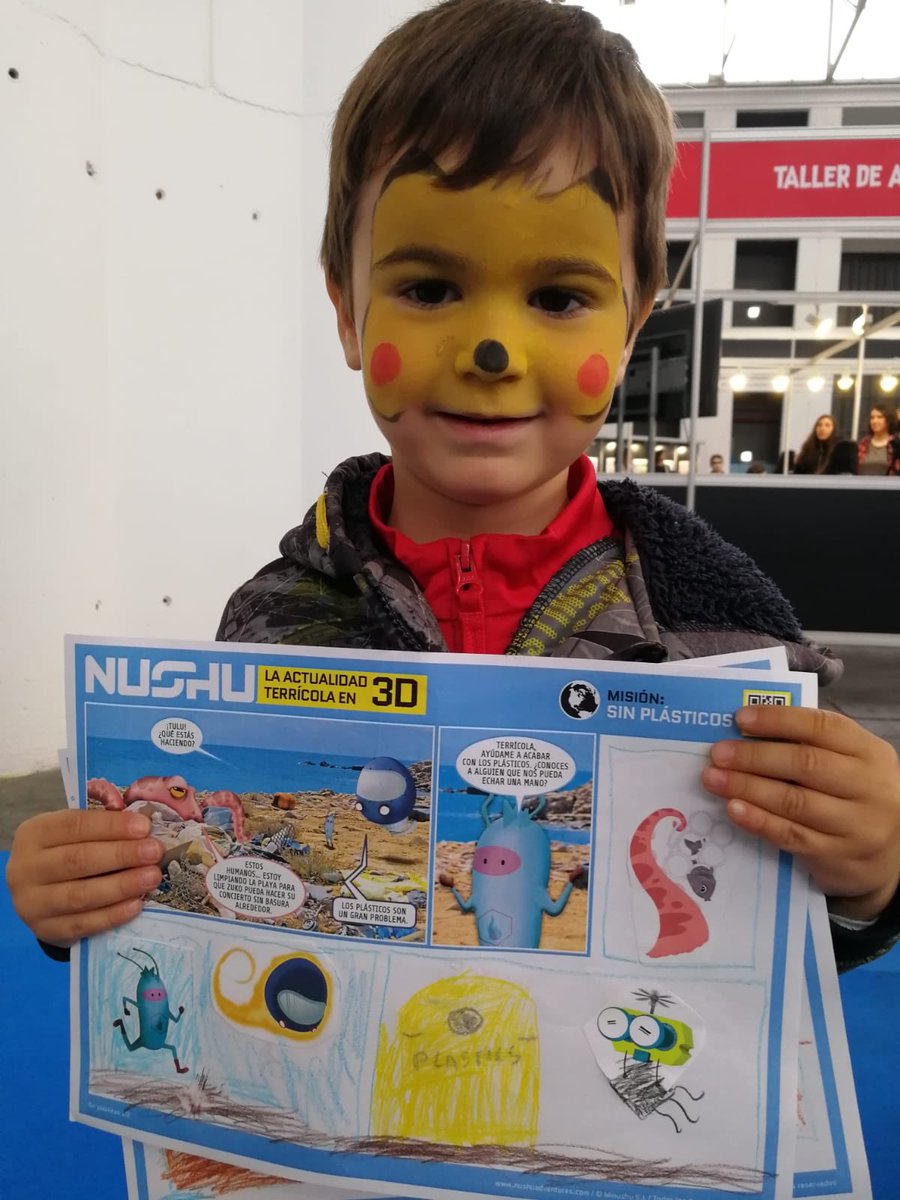 NUSHU_esp's tweet photo. NUSHU está cumpliendo una de sus misiones en el Salón del Cómic de BARCELONA #37ComicBcn @COMIC_bcn y ha encontrado una gran ayuda. https://t.co/dhlvOwjYAH