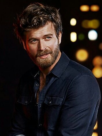 Turkeydizicii1's tweet photo. #Anket
#EnginAkyürek  👉  RT
#KıvançTatlıtuğ 👉 FAV
Takip etmeyenlerin oyu geçersizdir..

#BirAşkİkiHayat #KaraParaAşk 
#Çarpışma #ZeyKad https://t.co/7U9EU4ycoF