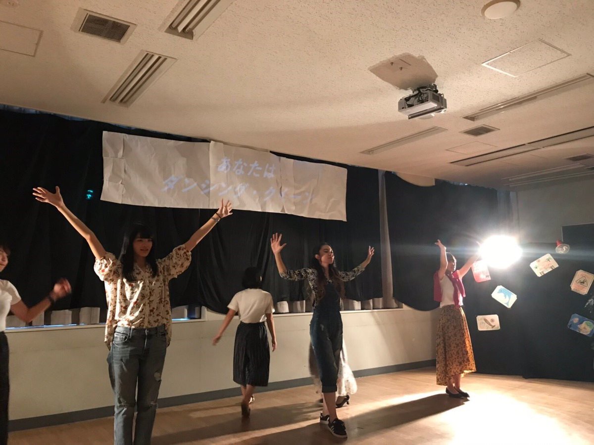 ESS_kangai's tweet photo. 新入生の皆さん！ご入学おめでとうございます！

4月14日の新入生歓迎会ではESSの普段の活動やイベントを紹介します！
また、昨年の外大祭で行った英語劇
Mamma Miaのダイジェスト版の上映を行います！😀
少しでもESSに興味のある方はぜひ起こし下さい😍😍😍 https://t.co/ABgZn25xuc