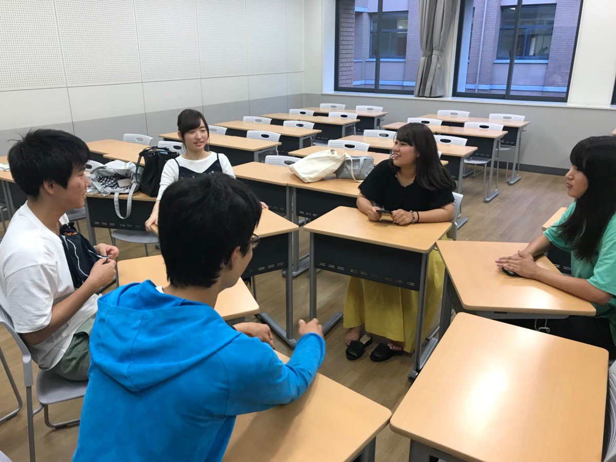 ESS_kangai's tweet photo. 新入生の皆さん！ご入学おめでとうございます！

4月14日の新入生歓迎会ではESSの普段の活動やイベントを紹介します！
また、昨年の外大祭で行った英語劇
Mamma Miaのダイジェスト版の上映を行います！😀
少しでもESSに興味のある方はぜひ起こし下さい😍😍😍 https://t.co/ABgZn25xuc