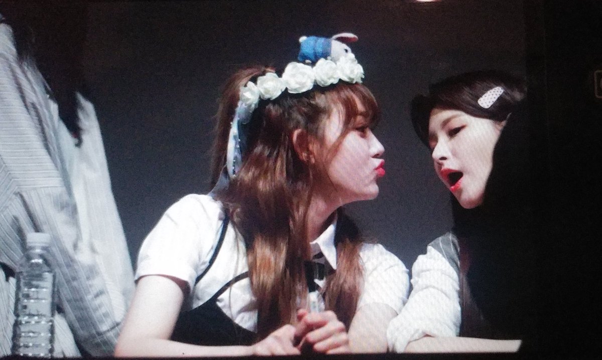 EG_Aisha's tweet photo. 190406 다섯번째 팬사인회 프리뷰

유림아!!!! 이런이는 준비가 안된거 같아!!

#에버글로우 #EVERGLOW #AISHA #아샤 #허유림 #이런 https://t.co/cKOI1LGlM8