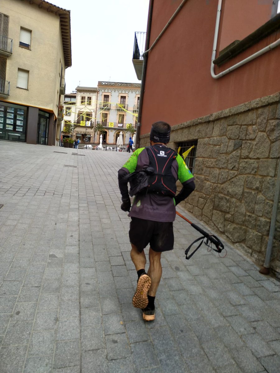SNFplus's tweet photo. El equipo de #SNFplus y @Gestio_Dinamica ya está corriendo la segunda etapa de la #ultratraildelmontseny. #desafiandoloslimites https://t.co/lcYXCOriT0