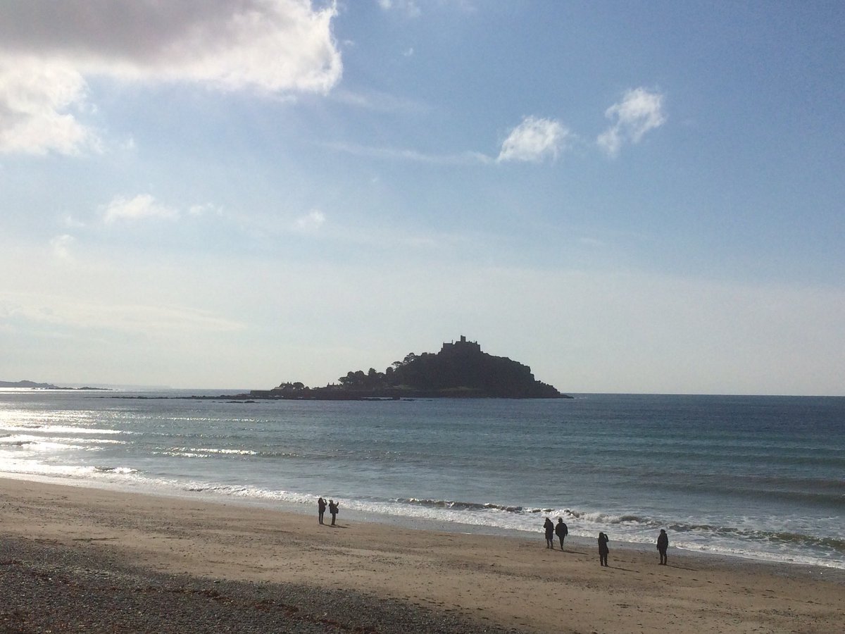 nickyoung78's tweet photo. Looking out to St Michael’s Mount #Cornwall #VisitEngland ⁦@Rabbies_Travel⁩ https://t.co/GYi5BV0AP3