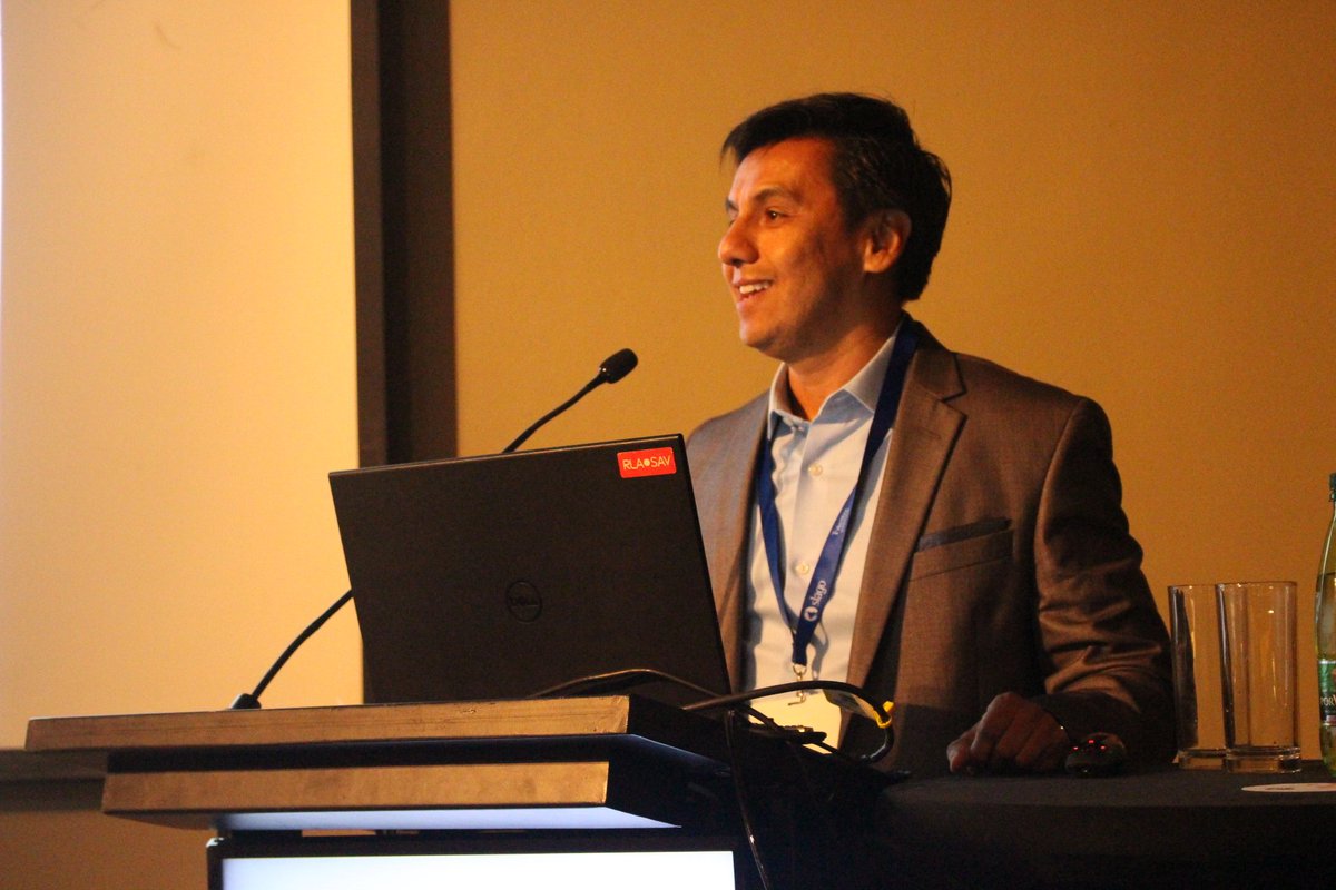 SLAGO2025's tweet photo. Dr. Luis Villanueva, presidente de la Sociedad Chilena de Oncología Médica, realiza su presentación "Toxicidades más frecuentes en inmunoterapia" en #SLAGO2019 https://t.co/NqlDMlZYJT