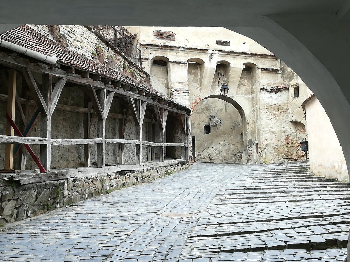 VagaBobTravel's tweet photo. Sighisoara - the longest continuously (fully) occupied Medieval Citadel in Europe
#sighisoara #sighisoaracitadel #revisit #transylvania #romania #medievalcitadel #authenticallyintact #livingculturalheritage #saxons #siebenbürgen #unescoheritage
#explorediscoverexperience #travel https://t.co/OogXhMNDIA