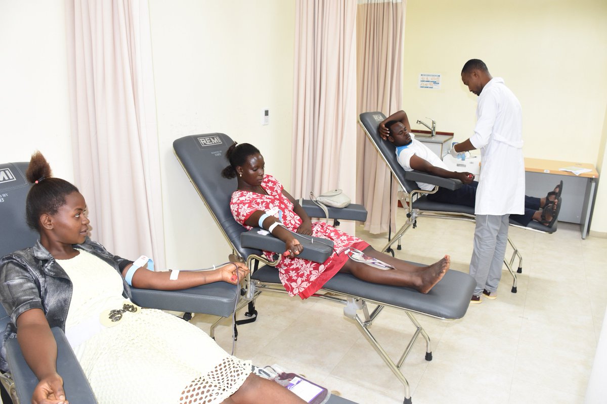 Vijana wakatoliki wafanyakazi (Viwawa) Parokia ya Kibamba Jijini Dar es salaam leo wametembelea Hospitali ya Taifa Muhimbili-Mloganzila na kushiriki matendo ya huruma ikiwemo zoezi la uchangiaji damu.