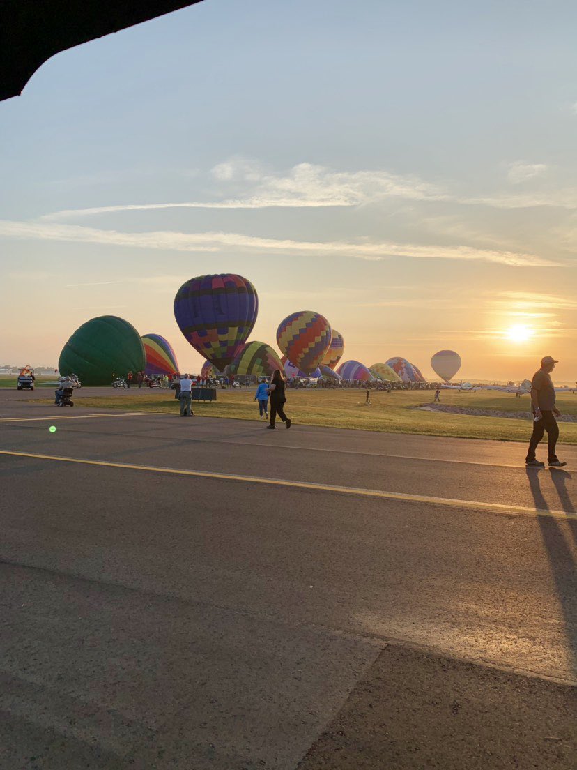 SHELTAIR's tweet image. Good morning, Lakeland!! Get ready for day 5 of Sun ‘n Fun. Hot air balloons and 5k Run before coffee ☕️ #SNF19 #SaturdayMorning