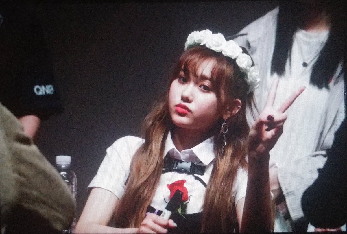 EG_Aisha's tweet photo. 190406 다섯번째 팬사인회 프리뷰

유림아!!!!

#에버글로우 #EVERGLOW #AISHA #아샤 #허유림 https://t.co/1VvSJ7INmx