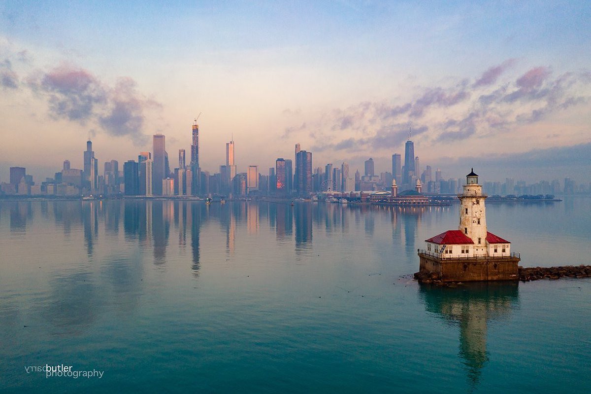barrybutler9's tweet photo. Magical Misty Morning, Saturday along Chicago's Shoreline.  #chicago #ilwx #news #weather https://t.co/MF0W5mtqo3