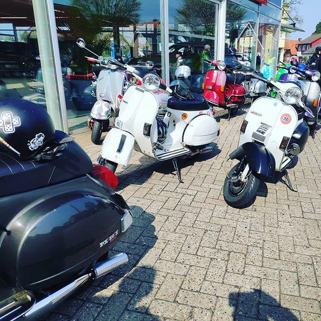 Vespa_WHV's tweet photo. Wetter Mal so richtig ausnutzen! 🛵
.
.
#vespawilhelmshaven #vespaclassic #vespa#Rollerwetter #vespawilhelmshaven #igerswilhelmshaven #vespa #Abrollern #abrollern2018 #wilhelmshaven #rollerliebe #echtblech #schaltroller #scooterist #likeforlikes #alt… https://t.co/9QgH94siqR https://t.co/3HjXdfZfcP