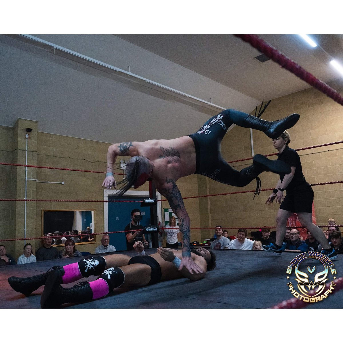 meathead_IV's tweet photo. Meathead moonsault at @SouthEastPro
πΈ @jdhowells
#MEATHEAD #SEPWChampion #SEPWrestling #wrestlemania #Wrestling #Prowrestling #britishwrestling #wrestler #prowrestler #britishwrestler #BritWres #Folkestone #Facepaint #SlipKnoT #Venom #Symboite #EmbraceTheDarkness #WEAREONE https://t.co/uE6ZJL0MSb