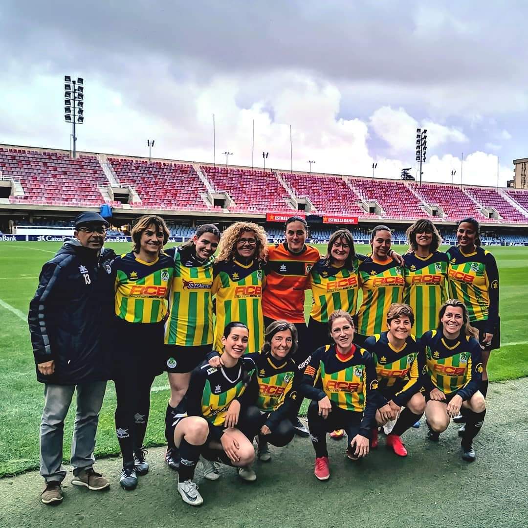 CFBEGUES's tweet photo. Foto grupal 😉. Partit amistós ABJ - Veteranes CF Begues
⚽⚽⚽ #futbolfemeni #divendresnitdefutbol #veteranescfbeguesfemeni #cfbegues #abjfemení en Miniestadi https://t.co/5ppg6NOYHt https://t.co/ctBlsXMoWK