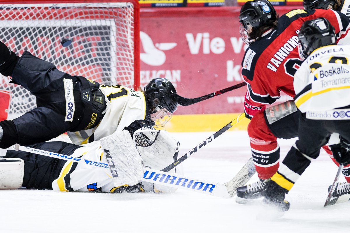 leijonat's tweet photo. B-, B2- ja C-nuorten SM-sarjakaudet huipentuvat Finnair Final Weekend -tapahtumassa. Tänään pelataan kolme finaaliottelua. Ässät tasoitti finaalisarjan #B2SM:ssä. Kokosimme kaikki #FinnairFinalWeekend-uutiset samalle sivulle: https://t.co/81179a0PDP #BSMfi #CSMfi https://t.co/P3DwRj5SW2