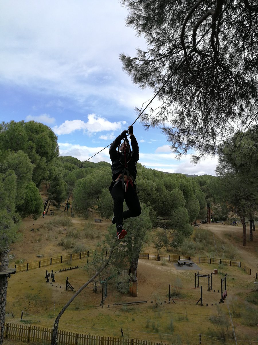 Mañana entretenida en <a href="/AventuraAmazoni/">Aventura Amazonia</a> 🧗🏻‍♀️ inaugurando la #XIIESCUELANICOLÁSREDONDO. Nos espera una tarde de formación en RCP+DESA y Trauma 💪🏽