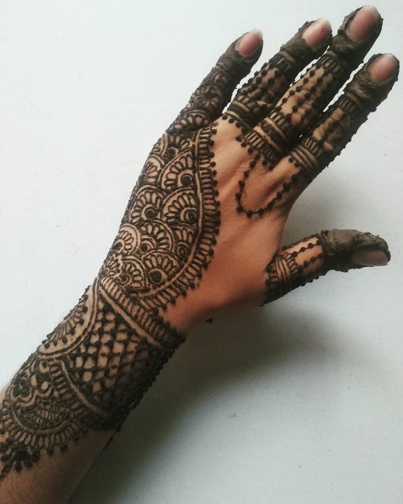Nandani_sharmaa's tweet photo. Gangor Special 🌸
Happy gangor to all of you and your family.....in advance ❤️
Made by @Nandani_sharmaa ❤️
.
.
.
#gangor #gangorspecial #indianfastival #rajisthanifastival 💅 #mehndi #mehndidesign #mehendi #hinamehndi #henamehndi #nandanisharmananu #mehnditutorial #mehndigoals https://t.co/ONwB7Xd0zL