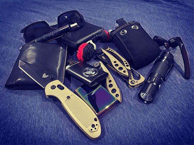 theedczone's tweet photo. Today’s gear... #bellroynotesleeve #oakleyfivessquared #schradetacticalpen #benchmademinigriptilian #bensbrains @bens_brains #leathermanskeletoolkbx #leathermanskeletool #skinthlshield #fenixld12 #plantronicsvoyager5200 #bitcard #bitextender #zippolighter https://t.co/OohXY3Buhz https://t.co/MzqwwU0jOu