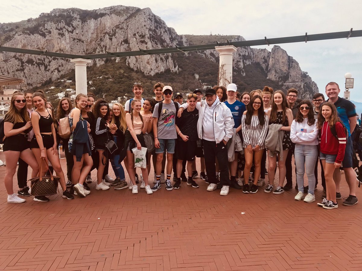 deStafford's tweet photo. Team photo before exploring Capri! #Diegothetourguide #MrTim https://t.co/BNnttW2M8c