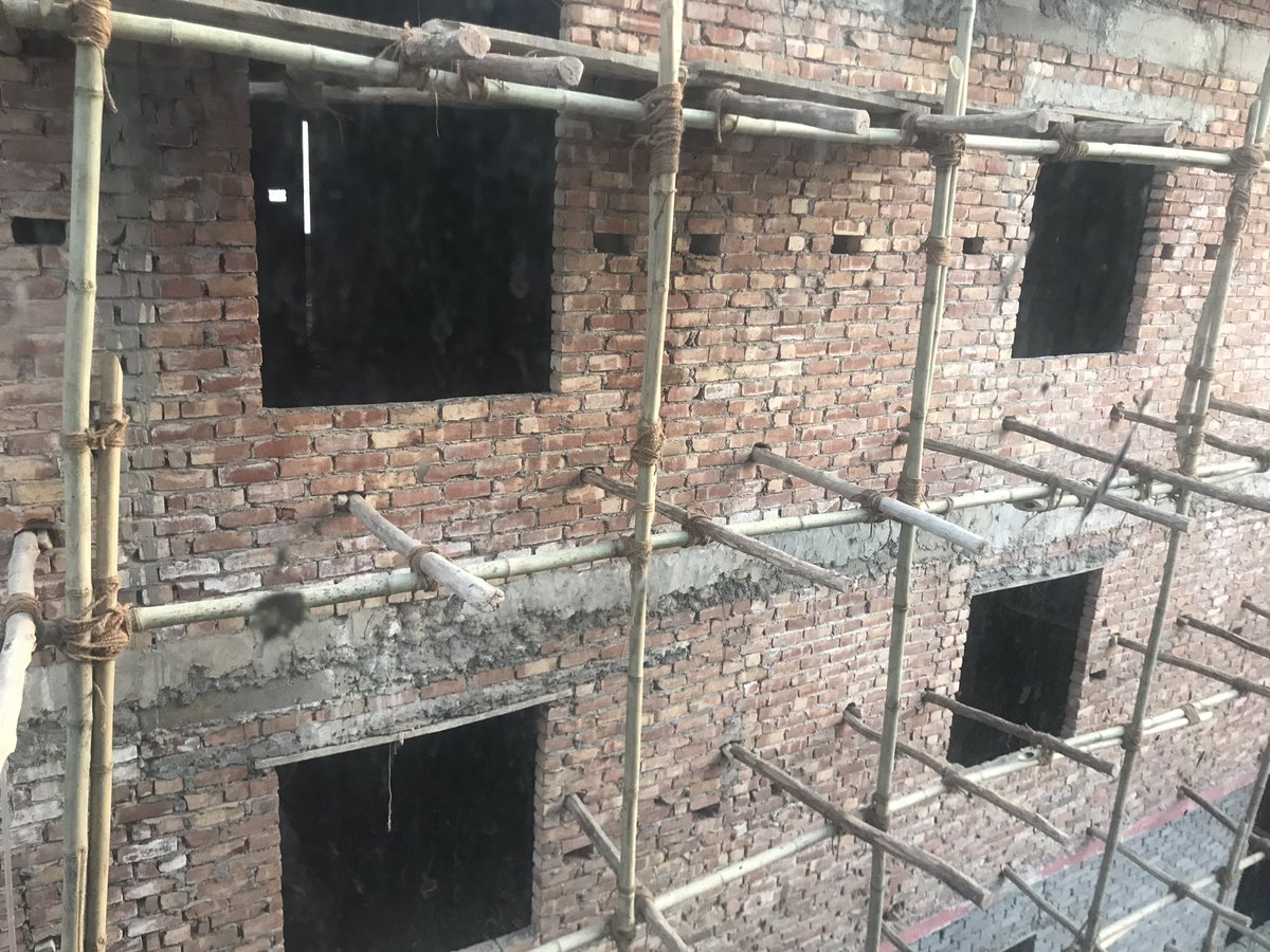 a7xstu's tweet photo. We off the tour now we going solo in Delhi and this bad boy is our view from the hotel room 😳😳😳 https://t.co/nKQVKZb4yD